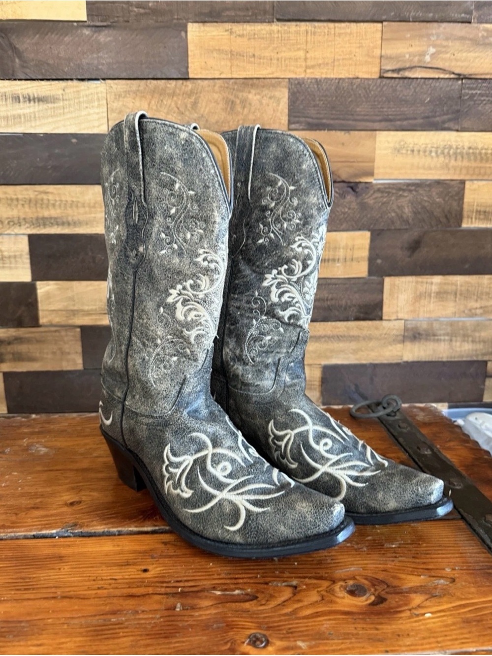 Old West Scalloped Vintage Charcoal Snip Toe boots
